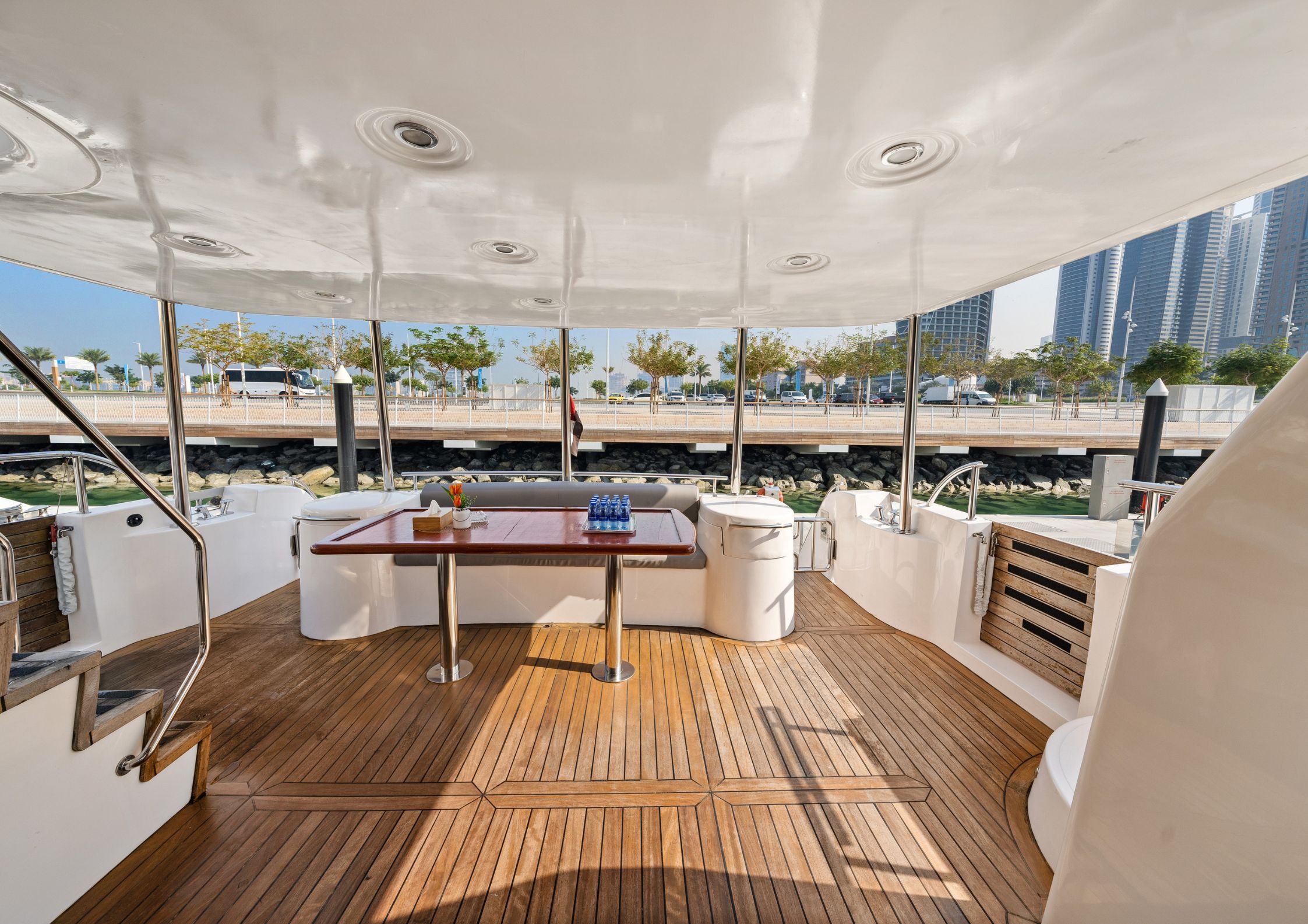 90ft yacht from outside